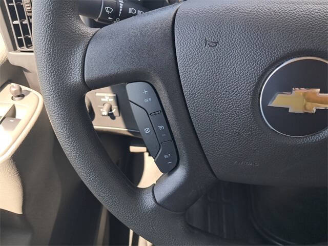 2025 Chevrolet Express 2500