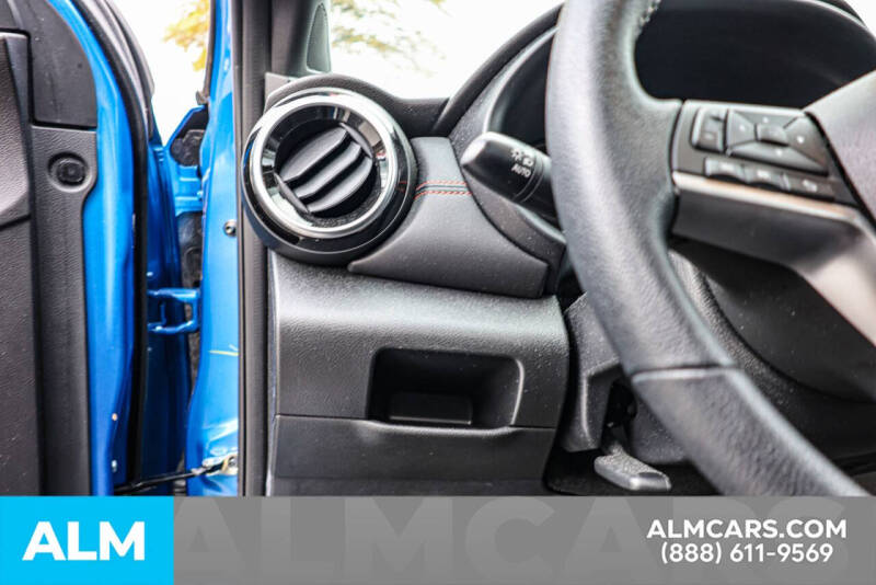 2022 Nissan Kicks SR