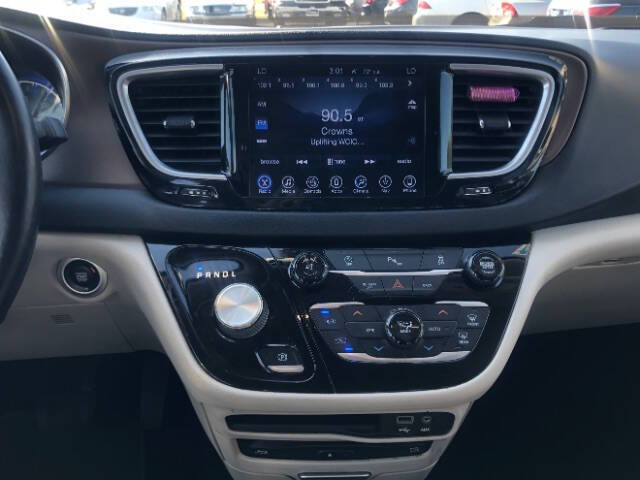 2017 Chrysler Pacifica Touring-L Plus