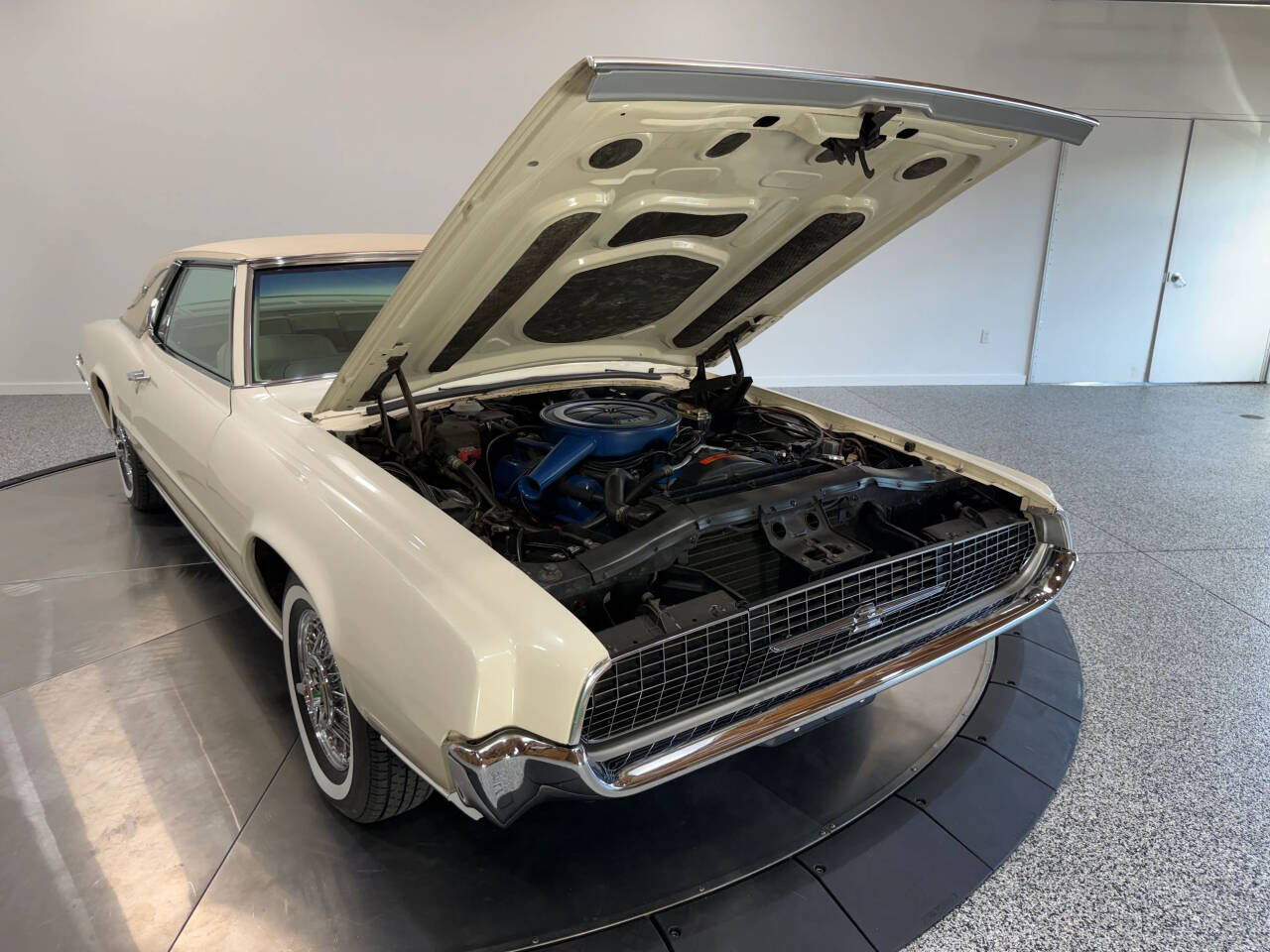 1967 Ford Thunderbird 53