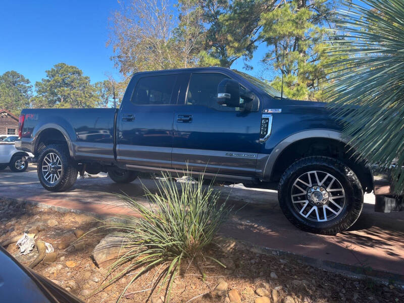 2018 Ford F-350 Super Duty Lariat photo 2