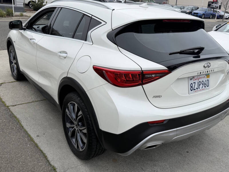2018 Infiniti QX30 Premium