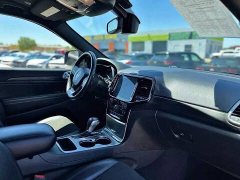 2019 Jeep Grand Cherokee Laredo E