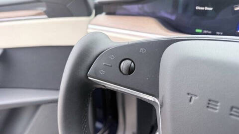 2023 Tesla Model X Standard Range