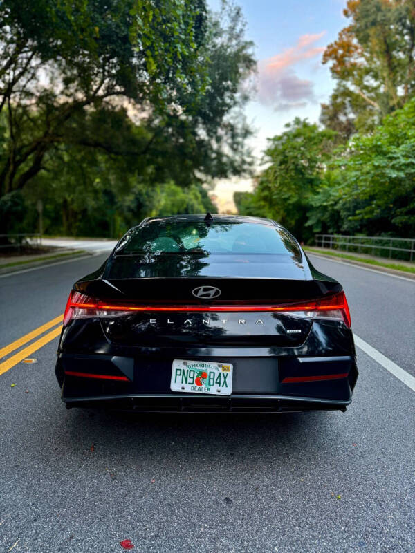 2025 Hyundai Elantra Hybrid Limited