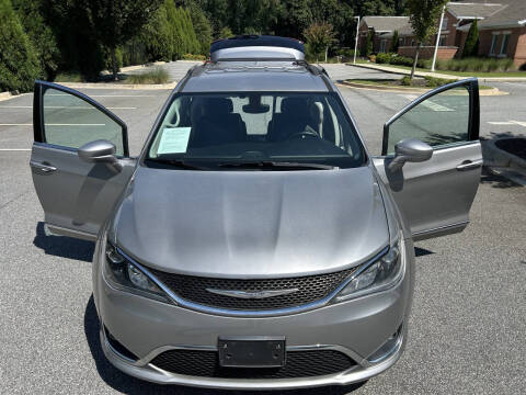 2017 Chrysler Pacifica Touring-L