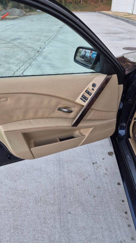 2005 BMW 5 Series 530i