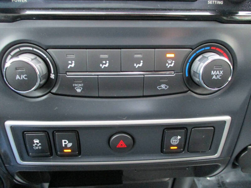 2023 Nissan Titan SV