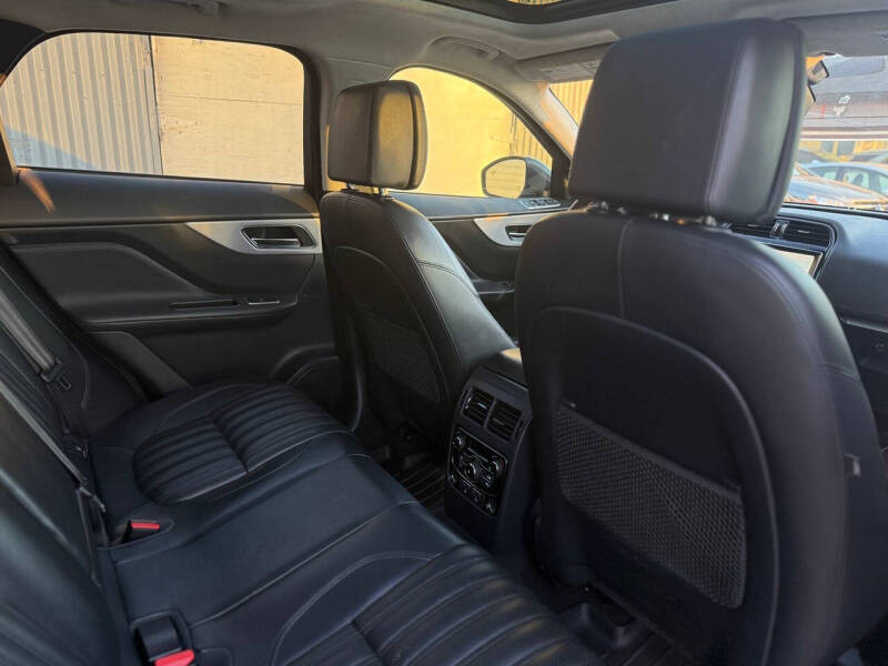 2019 Jaguar F-PACE 30t Portfolio