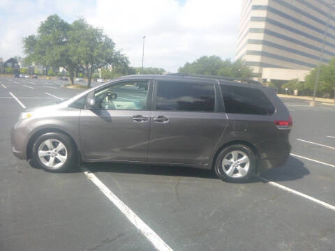 2011 Toyota Sienna LE 8-Passenger