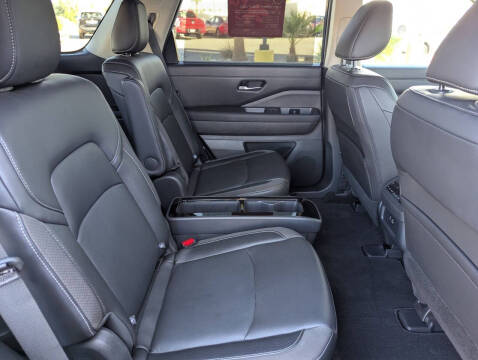 2024 Nissan Pathfinder SL