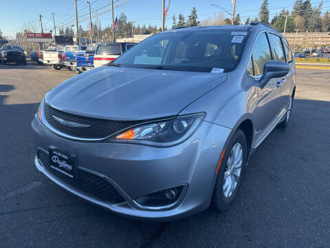 2017 Chrysler Pacifica for sale at Daytona Motor Co in Lynnwood WA