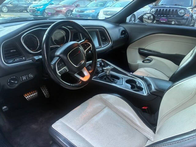 2016 Dodge Challenger SXT Plus