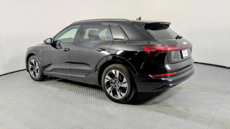 2022 Audi e-tron quattro Premium