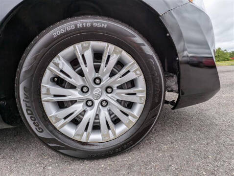 2014 Toyota Camry Hybrid LE