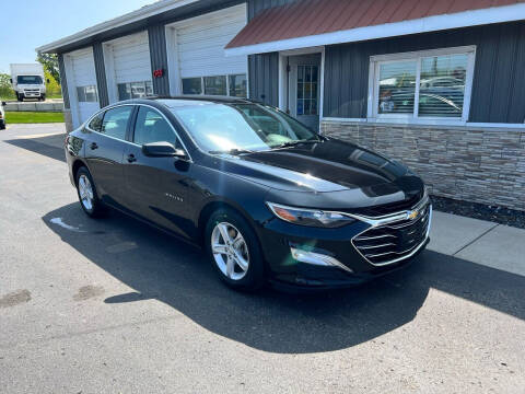 2019 Chevrolet Malibu for sale at PARKWAY AUTO in Hudsonville MI