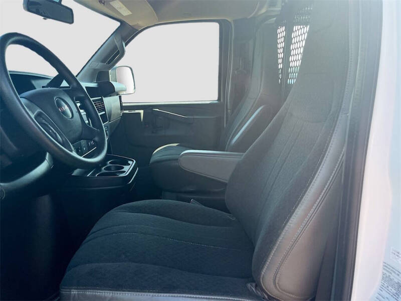 2022 GMC Savana 2500