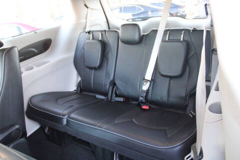 2017 Chrysler Pacifica Hybrid Platinum