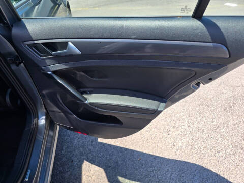 2019 Volkswagen Golf SE