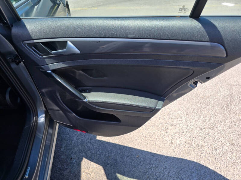 2019 Volkswagen Golf SE