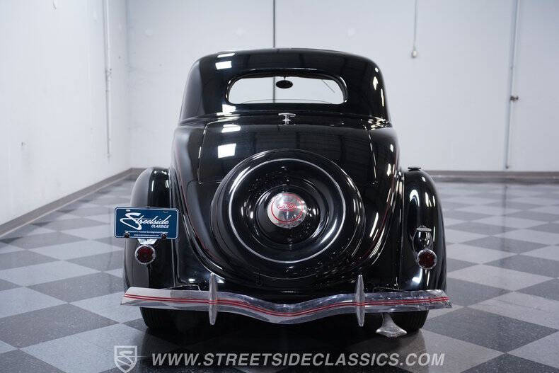 1936 Ford Deluxe