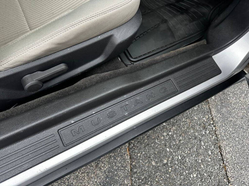 2012 Ford Mustang V6