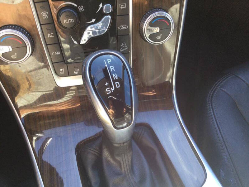 2017 Volvo V60 Cross Country T5 Premier