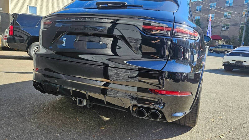 2022 Porsche Cayenne Turbo S E-Hybrid