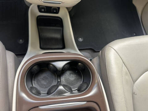 2017 Chrysler Pacifica Touring-L