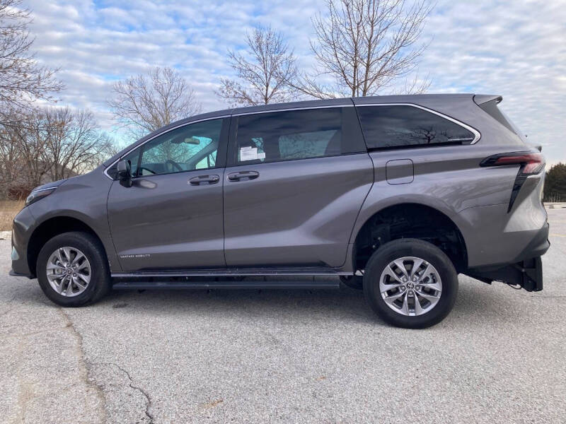 2024 Toyota Sienna LE 8-Passenger