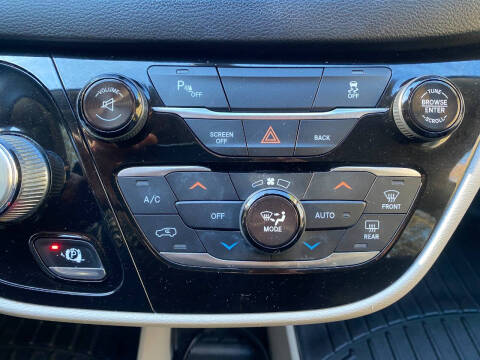 2017 Chrysler Pacifica Touring-L