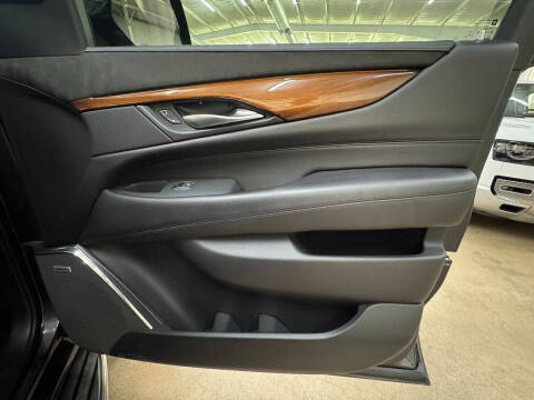 2017 Cadillac Escalade Luxury