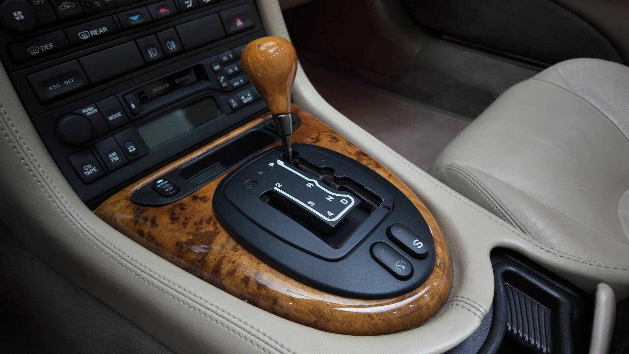 1998 Jaguar XK-Series 39