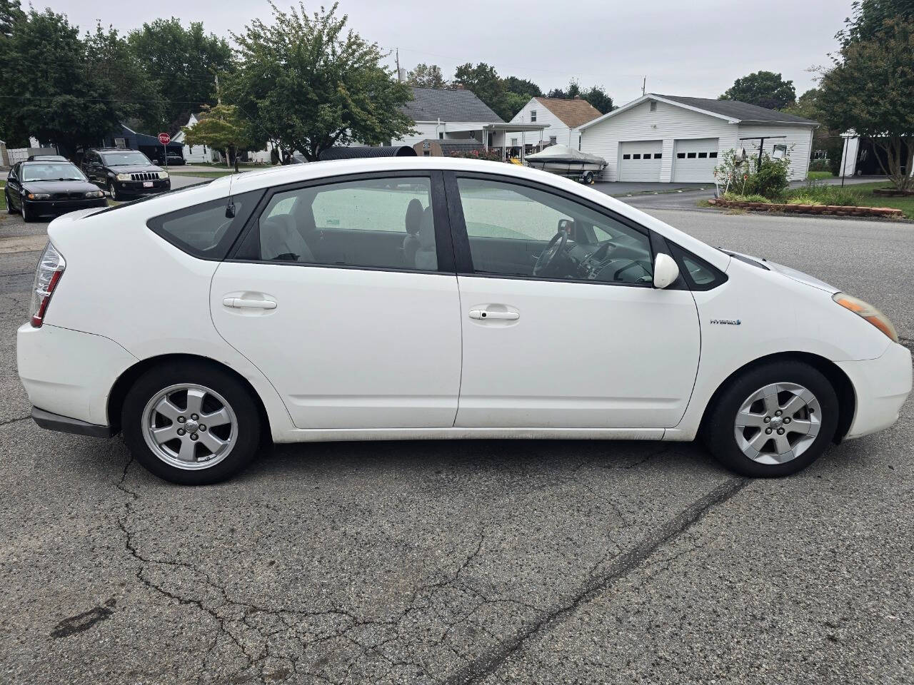 2008 Toyota Prius for sale at QUEENSGATE AUTO SALES in York, PA