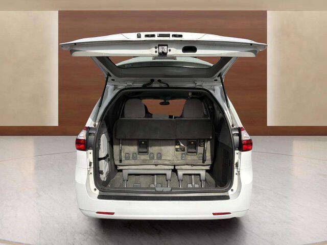 2016 Toyota Sienna LE 8-Passenger