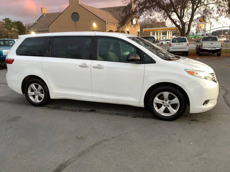 2017 Toyota Sienna L 7-Passenger