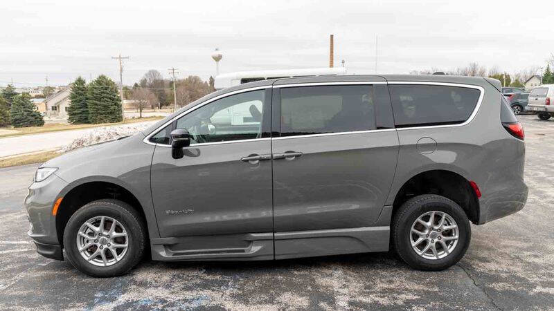 2025 Chrysler Pacifica Select