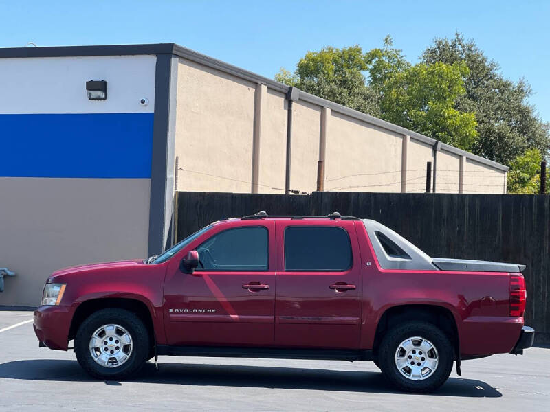 Used 2007 Chevrolet Avalanche LT with VIN 3GNFK123X7G218557 for sale in Sacramento, CA