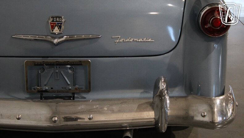 1954 Ford Crestline
