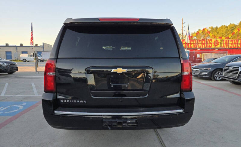 2015 Chevrolet Suburban LTZ photo 15