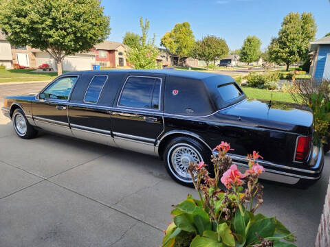 1994 Lincoln Town Car for sale at Pederson's Classics in Sioux Falls SD