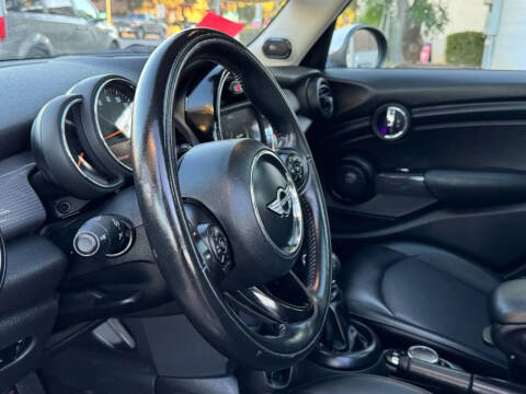 2017 MINI Hardtop 4 Door Cooper