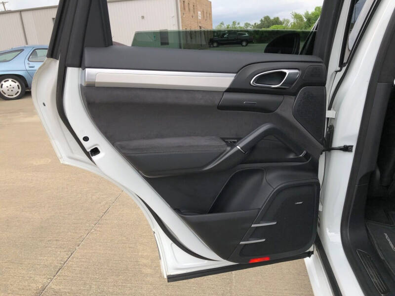 2013 Porsche Cayenne GTS