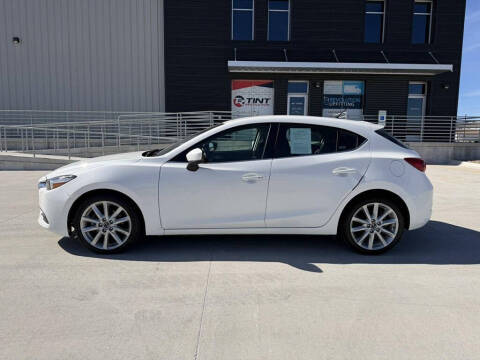 2017 Mazda MAZDA3 Touring
