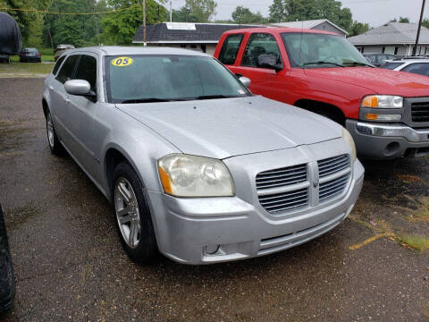 2005 Dodge Magnum for sale at MEDINA WHOLESALE LLC in Wadsworth OH