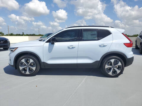 2026 Volvo XC40 B5 Plus
