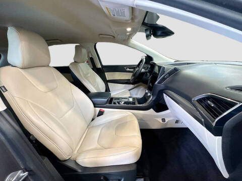 2022 Ford Edge Titanium