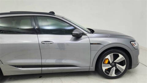 2022 Audi e-tron quattro Premium Plus