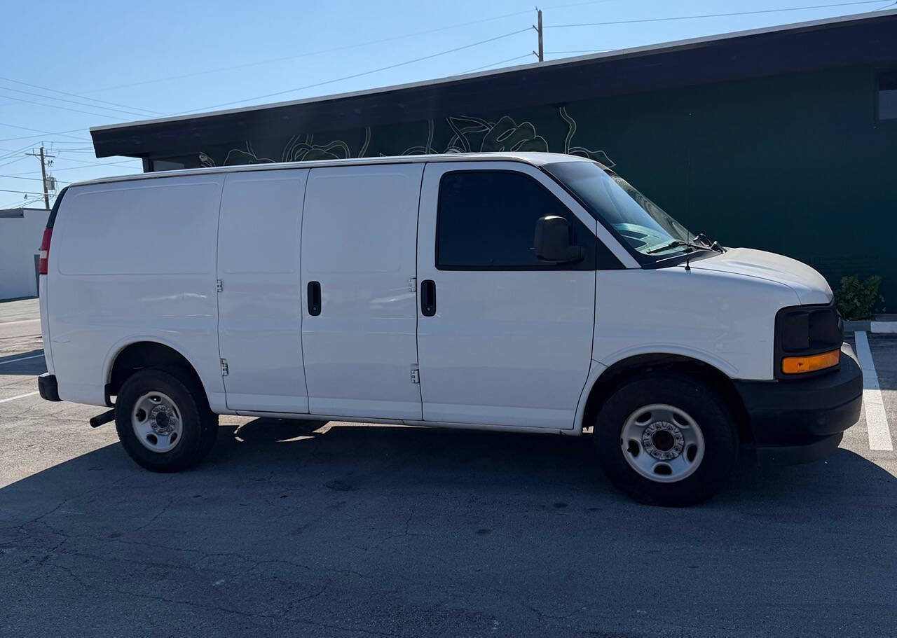 2017 Chevrolet Express 2500 3dr Cargo Van - Summit White exterior view 9