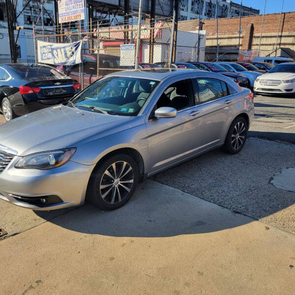 2013 Chrysler 200 Touring photo 6